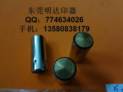 <strong>鏡面白色彈簧孔</strong>